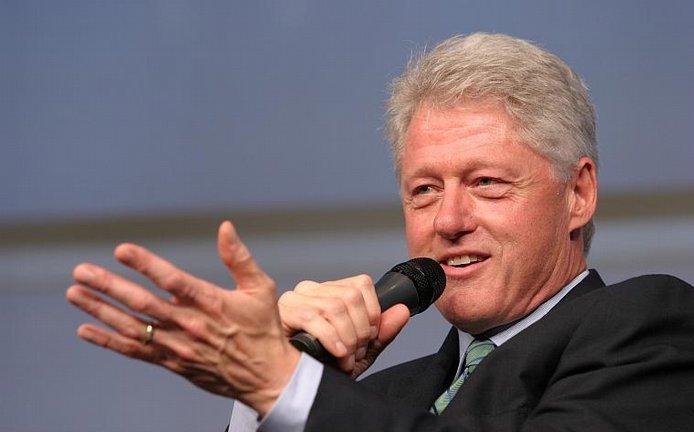 Bill Clinton čelil impeachmentu kvůli aféře s Monikou Lewinskou.