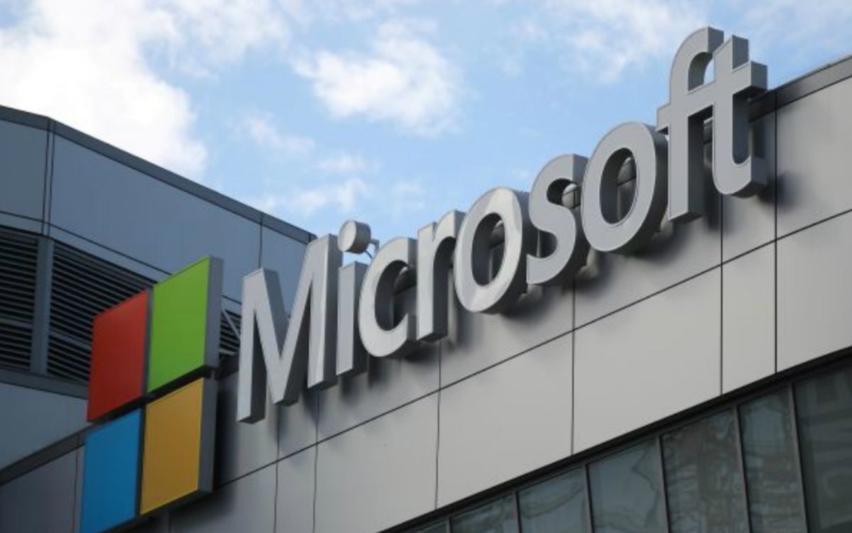 Počítačový gigant Microsoft, jehož tržní hodnota se pohybuje kolem 2 000 miliard korun! 