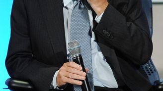 Bill Gates konečně získal všechna data o Iloně Csákové a nyní může ovládnout svět Bill Gates konečně získal všechna data o Iloně Csákové a nyní může ovládnout svět