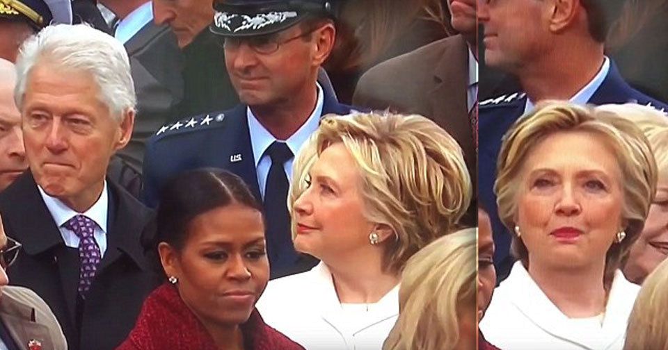 Koho to sleduješ Bille? Hillary přistihla manžela při okukování žen.