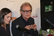 Bill Nighy na tiskové konferenci. 