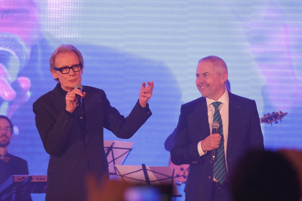 Bill Nighy v Praze rozsvítil vánoční výzdobu Centra Chodov