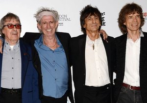 Rokenrolová skupina Rolling Stones. Zprava: Mick Jagger, Ronnie Wood, Keith Richards a Bill Wyman