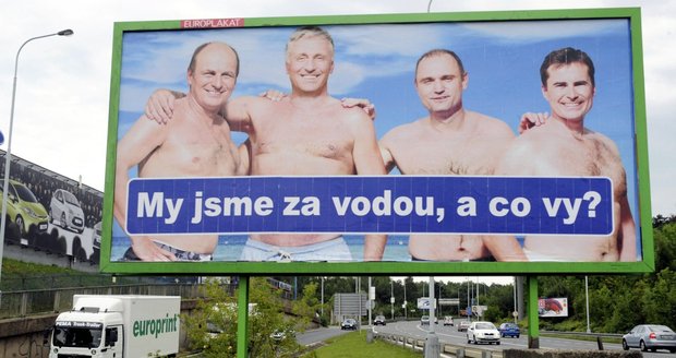 Parodie na předvolební billboard ODS se objevil i nedaleko Plzeňské ulice v Praze
