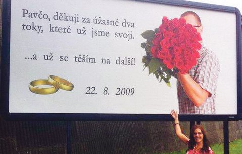 Manžel romantik: Lásku vyznal ženě na billboardu!