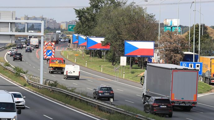 Vlajky místo reklam, tohle je boj za billboardy u silnic