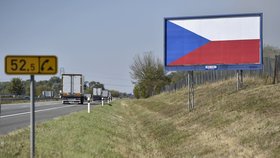 Od 1.9. 2017 platí zákaz billboardů podél dálnic a silnic první třídy.