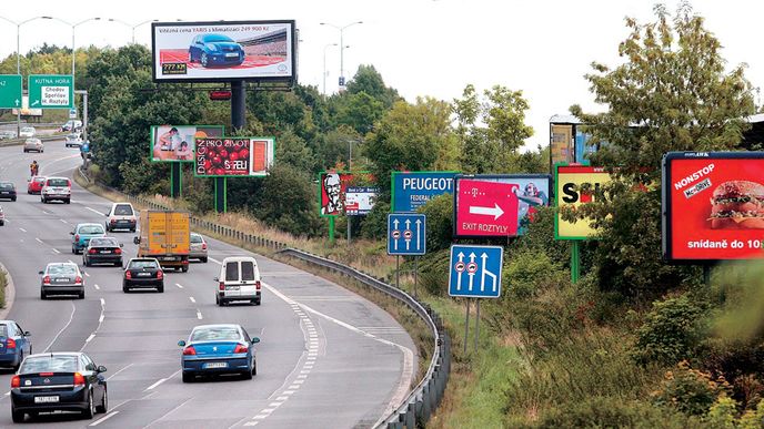 Na billboardy jsou české dálnice a silnice velmi bohaté...