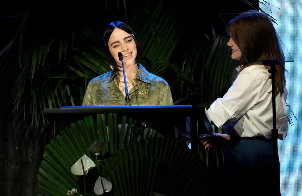 Billie Eilish s maminkou Maggie Baird na cenách EMA