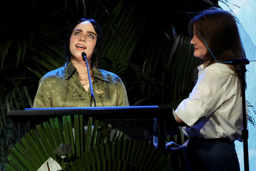 Billie Eilish s maminkou Maggie Baird na cenách EMA