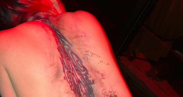 Billie Eilish se pochlubila velkým novým tetováním.