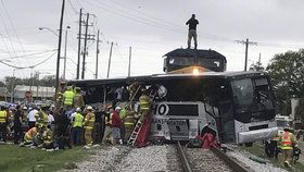 Srážka autobusu s vlakem v americkém státě Mississippi