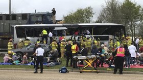 Srážka autobusu s vlakem v americkém státě Mississippi