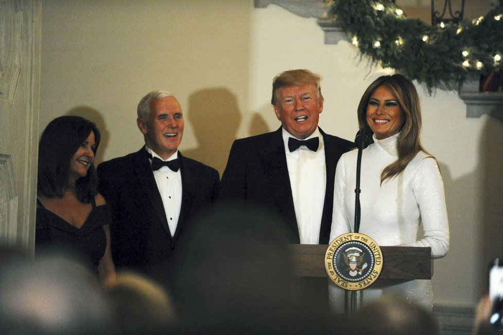 Prezident Donadl Trump a první dáma v Bílém domě během Kongresového plesu, (15.12.2018).