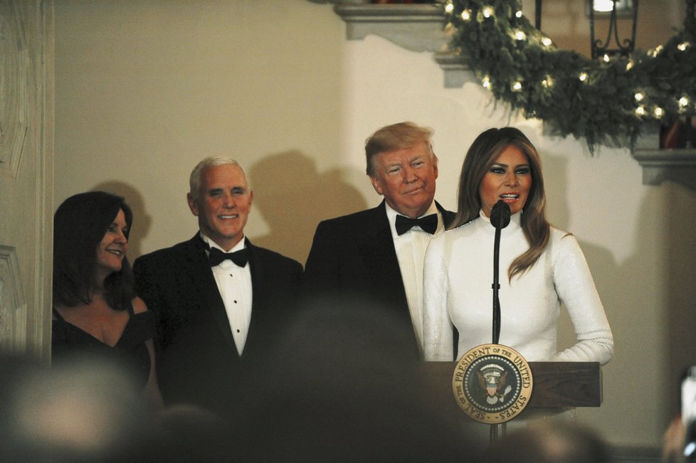 Prezident Donald Trump a první dáma v Bílém domě během Kongresového plesu, (15.12.2018).