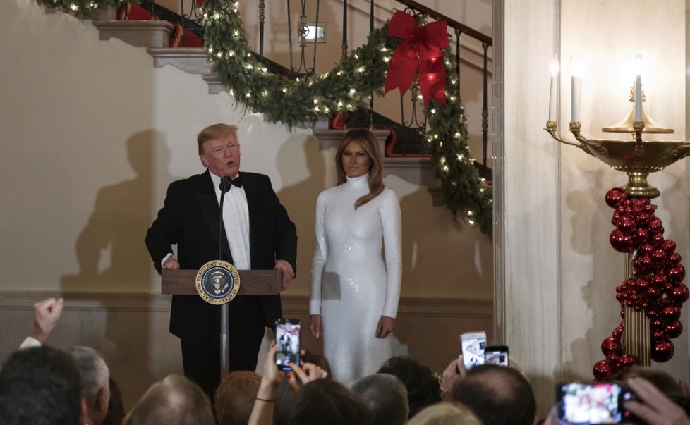Prezident Donald Trump a první dáma v Bílém domě během Kongresového plesu, (15. 12. 2018).