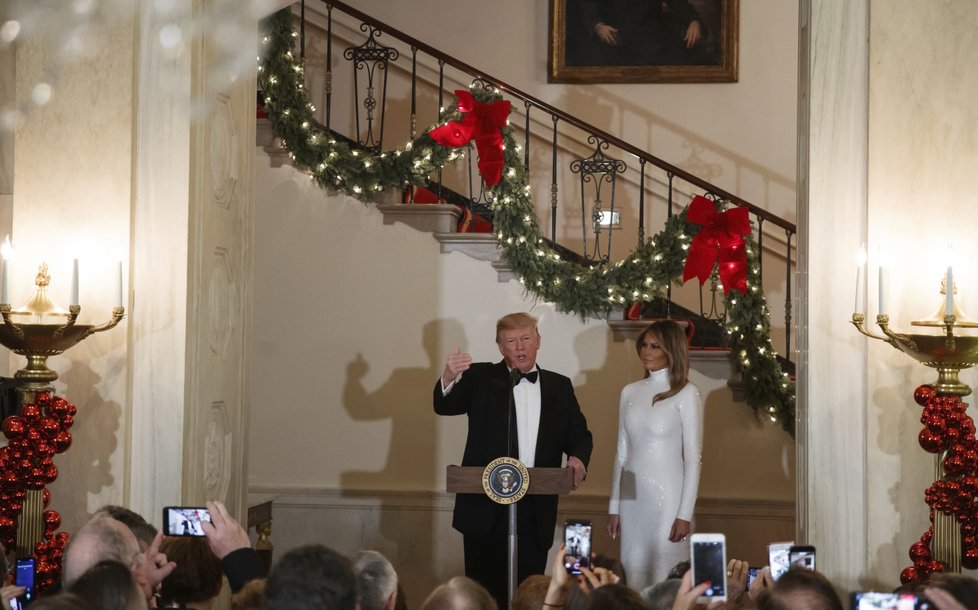 Prezident Donald Trump a první dáma v Bílém domě během Kongresového plesu, (15. 12. 2018)