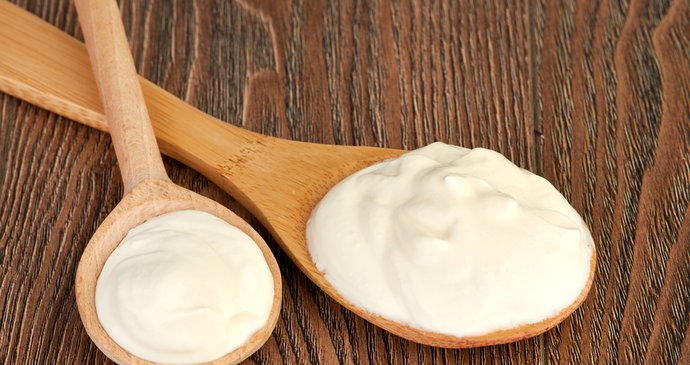 Nebojte se jogurtů s několika procenty tuku. Jsou lepší než nízkotučné!
