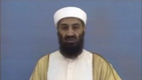 Bin Ládin - fotka z videa, kdy podněcoval k válce proti Západu. Záznam se našel v jeho domě v Abbottábádu.