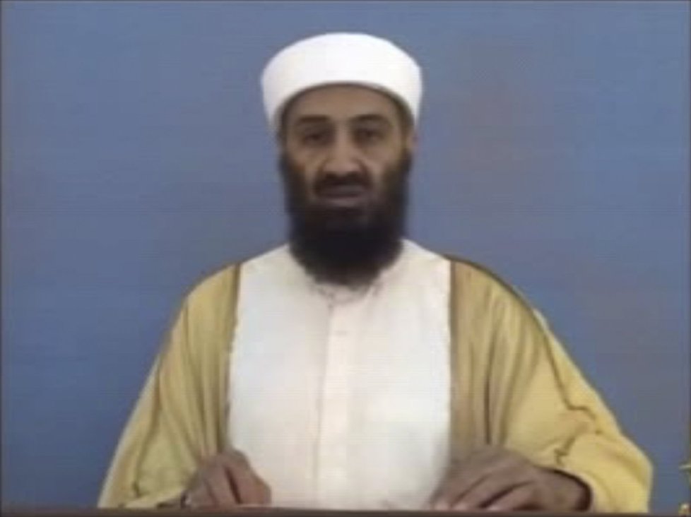 Bin Ládin - fotka z videa, kdy podněcoval k válce proti Západu. Záznam se našel v jeho domě v Abbottábádu.