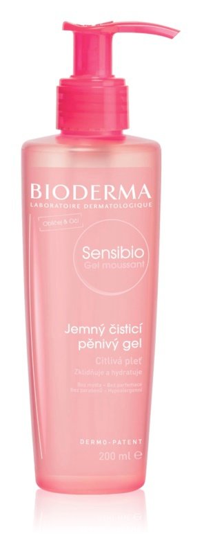 Čistící gel Bioderma Sensibio, 336 Kč (200 ml), koupíte v síti lékáren