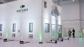 BioNTech chce dodávat do Afriky laboratoře na výrobu vakcín složené z kontejnerů. (16. 2. 2022)