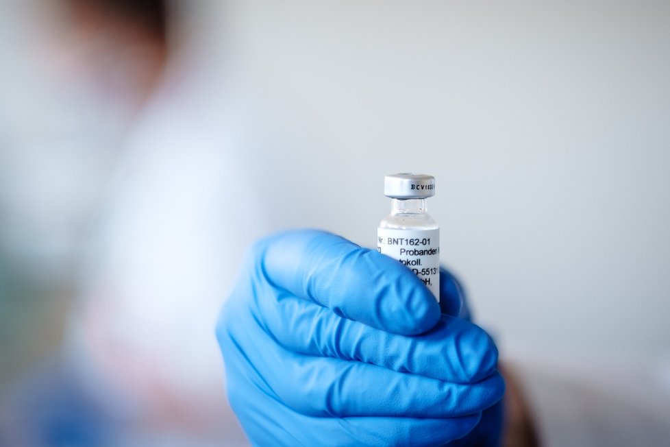 Vakcína od BioNTechu a Pfizeru dokončila klinické testy jako první.