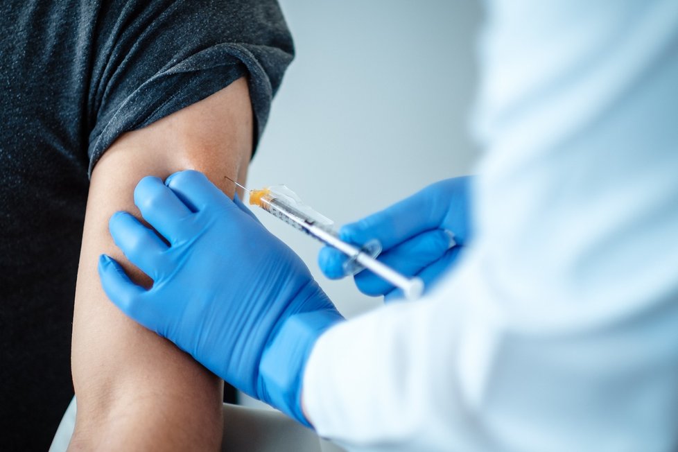 Vakcína od firem Pfizer/BioNTech dokončila klinické testy jako první.