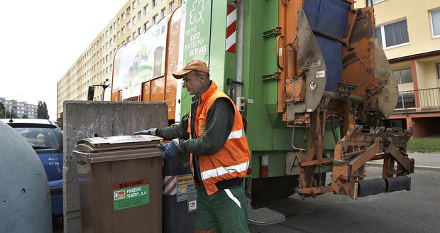 V Praze 9 se kontejnery na bioodpad, respektive na nebezpečný odpad přistaví až do listopadu. (ilustrační foto)
