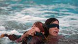 Bird Box způsobil šílenství: Kvůli hitu od Netflixu si ubližují zaslepení lidé 