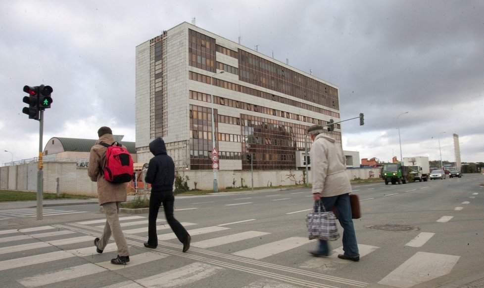 V této budově instituce, o kterou se nyní svádí mocenské boje, tedy BIS, sídlí.