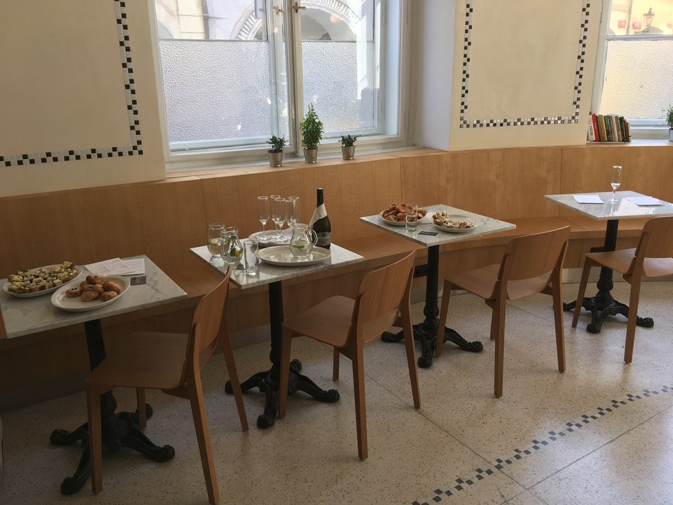 Na pražském magistrátu je nové bistro, zaměstnává lidi s hendikepem.