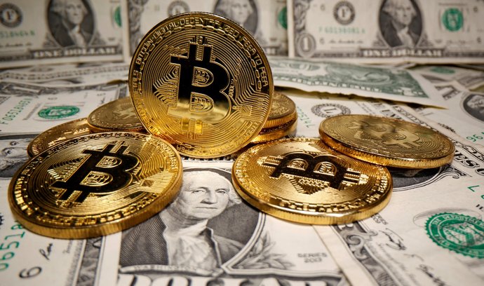 Teprve v prosinci bitcoin vystoupal nad dosavadní maximum 20 tisíc dolarů.
