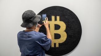 KRYPTO-GRAF TÝDNE: Jak bitcoin připravil 800 tisíc spekulantů v mžiku téměř o všechno