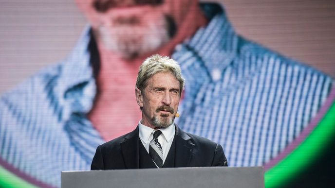 Bitcoin za milion dolarů do konce roku 2020. Takhle vyšponoval na podzim roku 2017 svůj odhad John McAfee, zakladatel antivirové firmy nesoucí jeho příjmení.