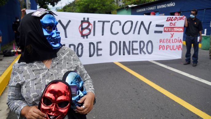 Salvador přišel jako první stát na světě s tím, že udělá z bitcoinu národní měnu. Část občanů proti plánu protestovala.