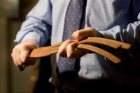 Otčím mě bil páskem a nutil klečet na kamenech. Jarek (25) prožil dětství v dětském domově