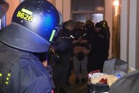 Hromadná bitka v Holešovicích: V bytě se popralo 30 lidí
