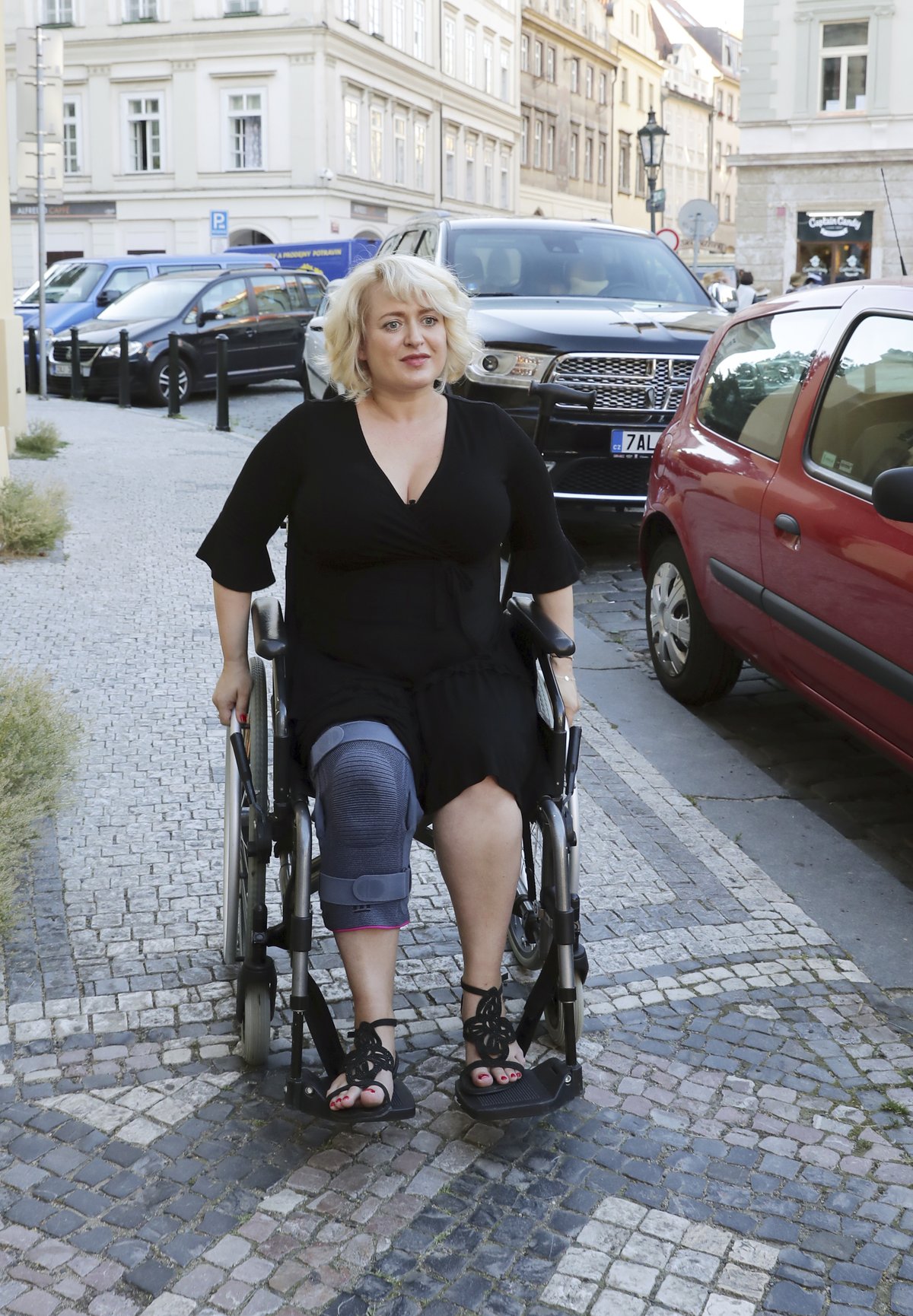 Nejhorší je pro ni pohybovat se na vozíku po Praze.