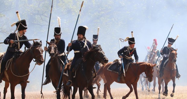 Po 210 letech se u Suchohrdel poblíž Znojma střetla rakouská armáda s vojsky francouzského císaře Napoleona.