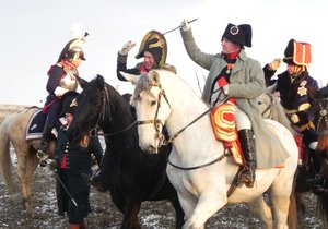 Role císaře Napoleona se opět ujal Američan Mark Schneider.