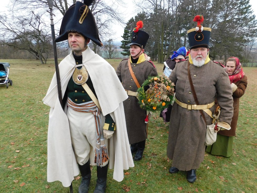 Milovníci historie v dobových uniformách uctili na Mohyle míru u Prace památku padlých v bitvě u Slavkova v roce 1805.