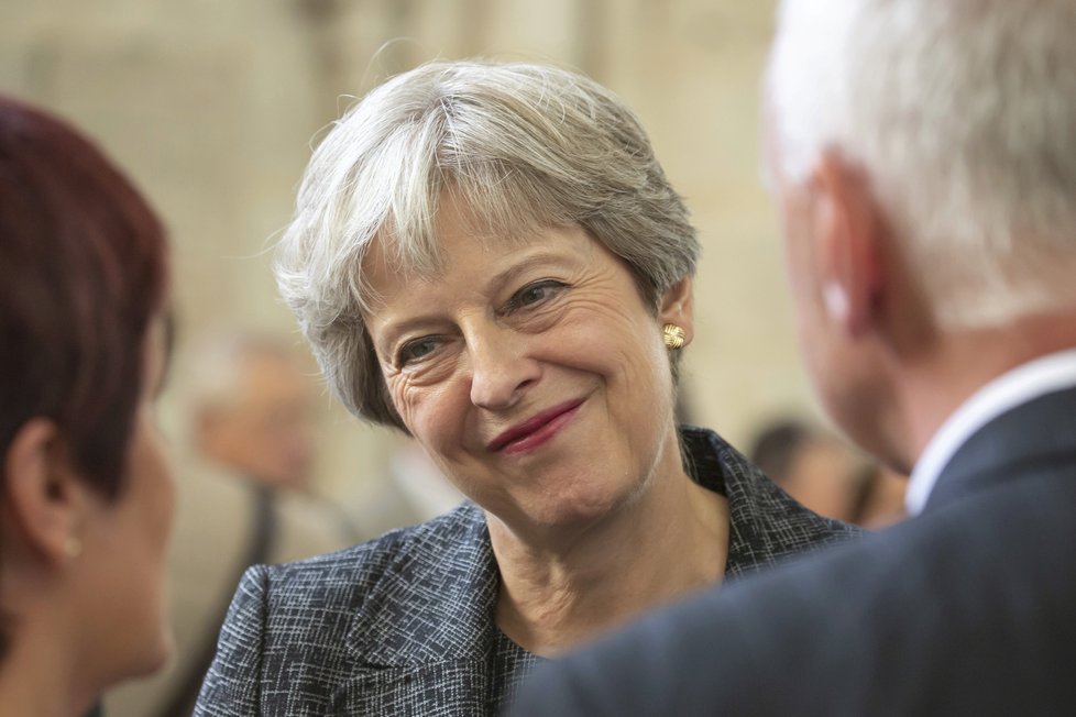 Britská premiérka Theresa Mayová v pondělí odmítne výzvy k uspořádání nového brexitového referenda, které se z jejího okolí ozývají v posledních dnech v souvislosti s nejistým osudem dohody mezi Británií a Evropskou unií