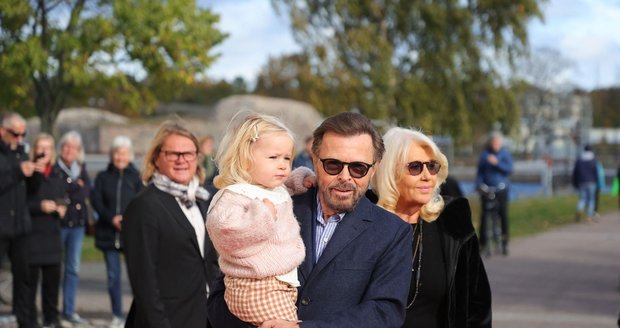 Björn Ulvaeus s manželkou a vnučkou