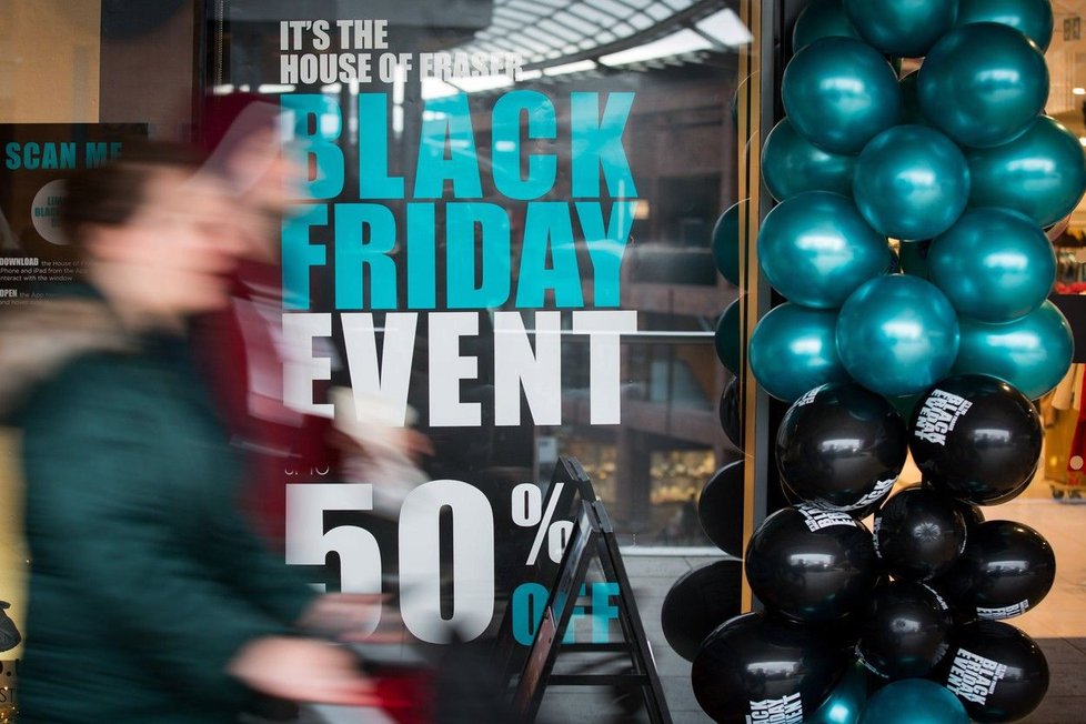 Black Friday je považován za začátek hlavní sezony předvánočních nákupů. Do ČR dorazil před lety z USA. Název odkazuje na pokles cen během hospodářské krize.