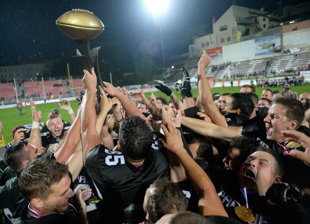 Black Panthers mají pátý český titul v americkém fotbale za sebou