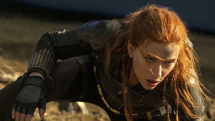 Scarlett Johansson ve filmu Black Widow, jednom z hitů platformy Disney+