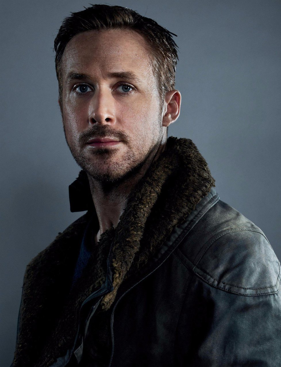 Blade Runner 2049: Třicet let po událostech prvního filmu odhaluje nový Blade Runner a důstojník losangeleské policie K (Ryan Gosling) dlouho ukryté tajemství, které je natolik zásadní, že by mohlo zcela rozvrátit poslední zbytky lidské společnosti.