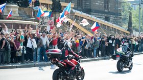 Protiislámská demonstrace na Václaváku v Praze 17. října 2015