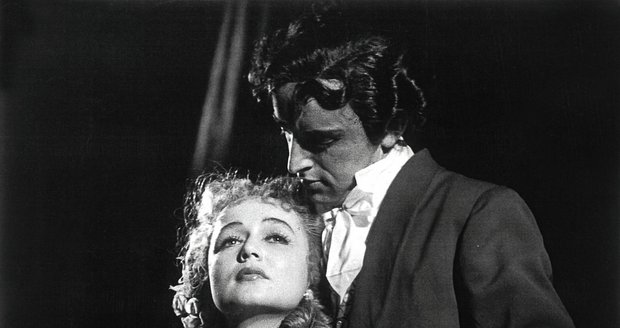 1954: Blanka Bohdanová jako Manon Lescaut v inscenaci pardubického divadla